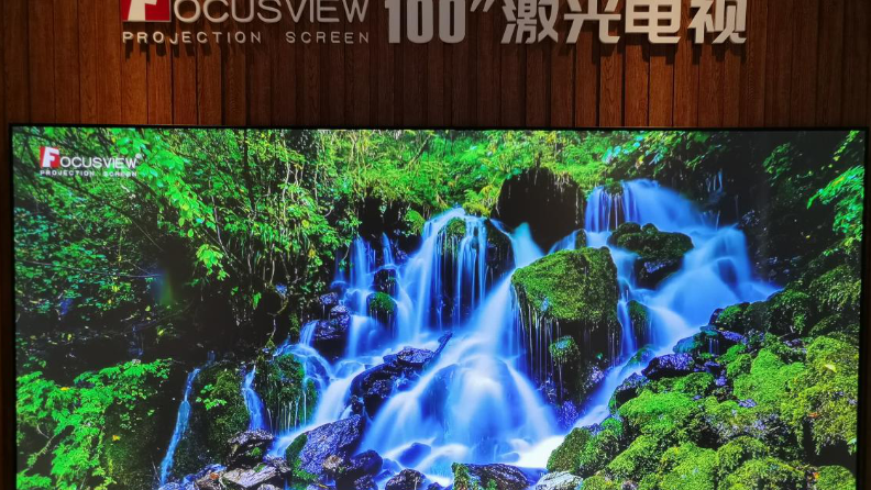 激光電視能用軟幕嗎？軟幕跟硬屏的效果有區(qū)別嗎？【南京東宇音響】