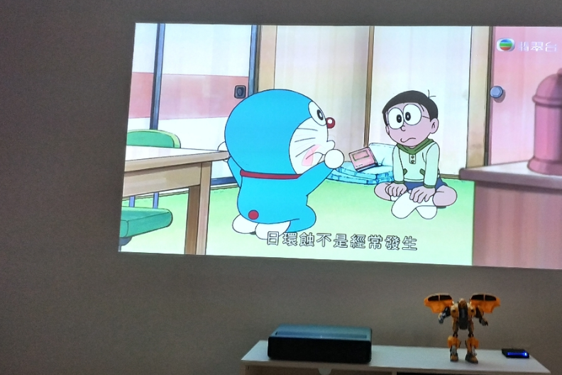 小米激光電視配投影幕嗎