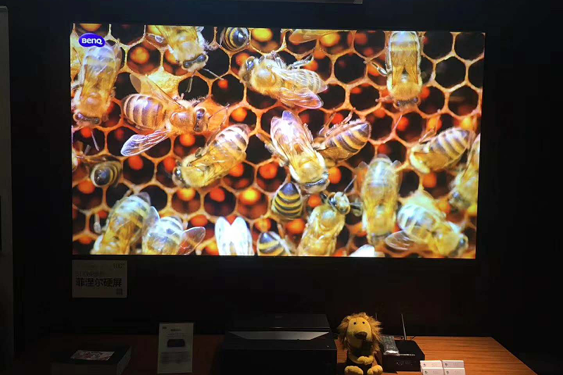 激光電視用軟幕還是硬幕好